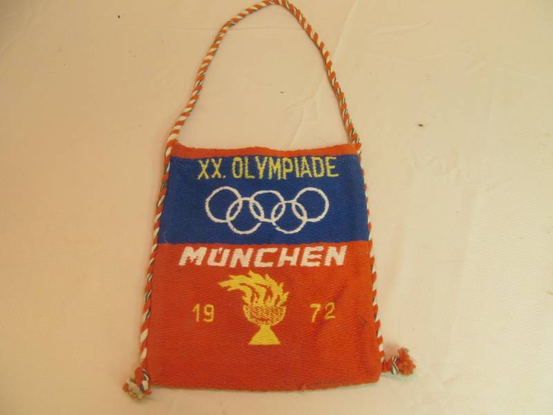 lot 83 image: Vintage Munic Cloth Bag