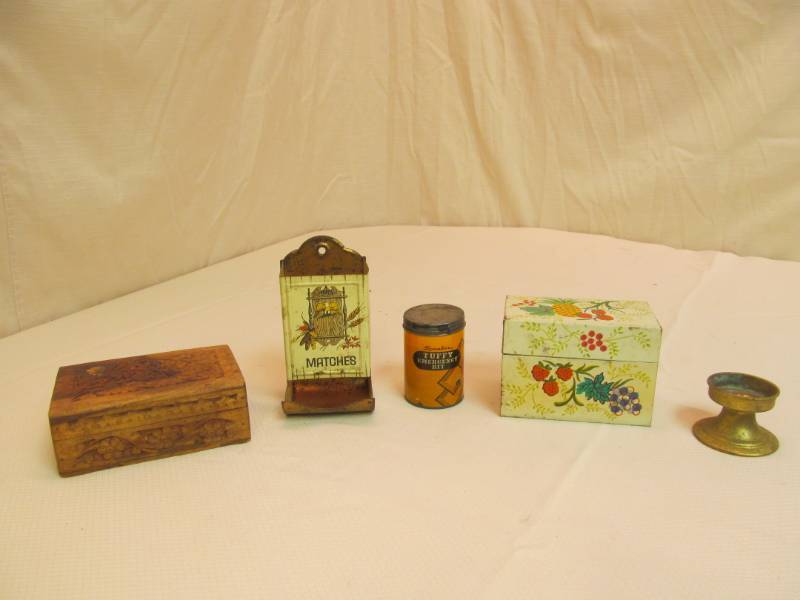 lot 88 image: Vintage Collectible Recipe Box