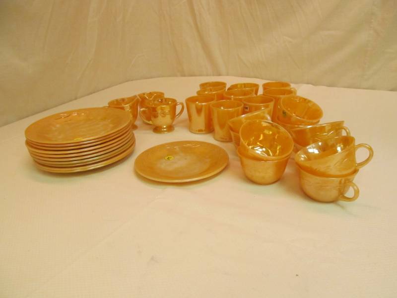 lot 93 image: Vintage Fire King Dishes