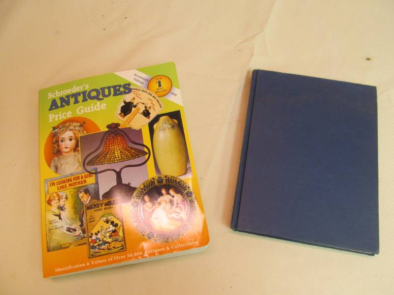 lot 106 image: Small Antique Encyclopedia Pricing Guide
