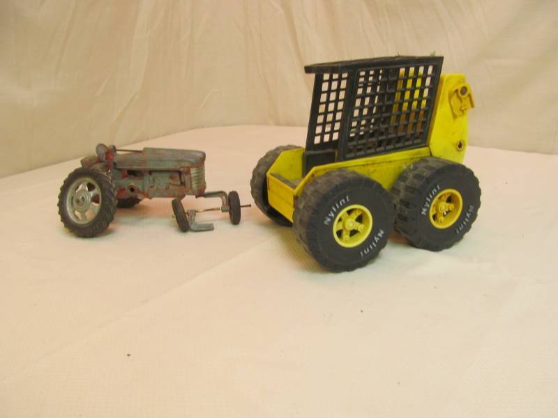 lot 125 image: Vintage Hubley Tractor, Nyloit Skid Loader