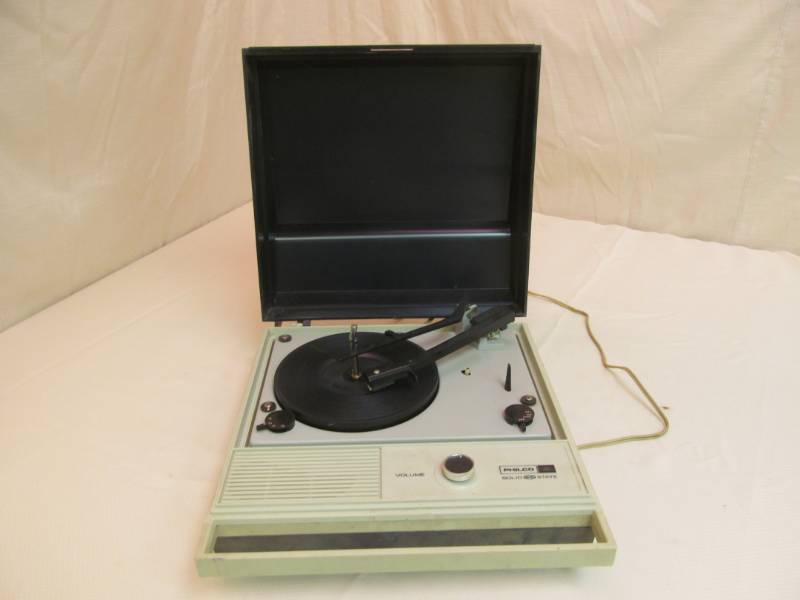 lot 136 image: Portable Turn Table