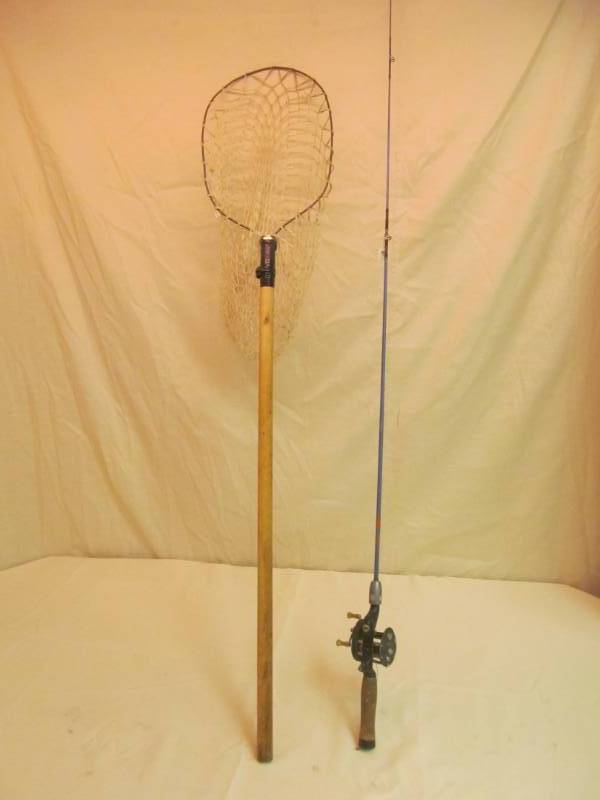 lot 150 image: Vintage 1 piece fishing rod