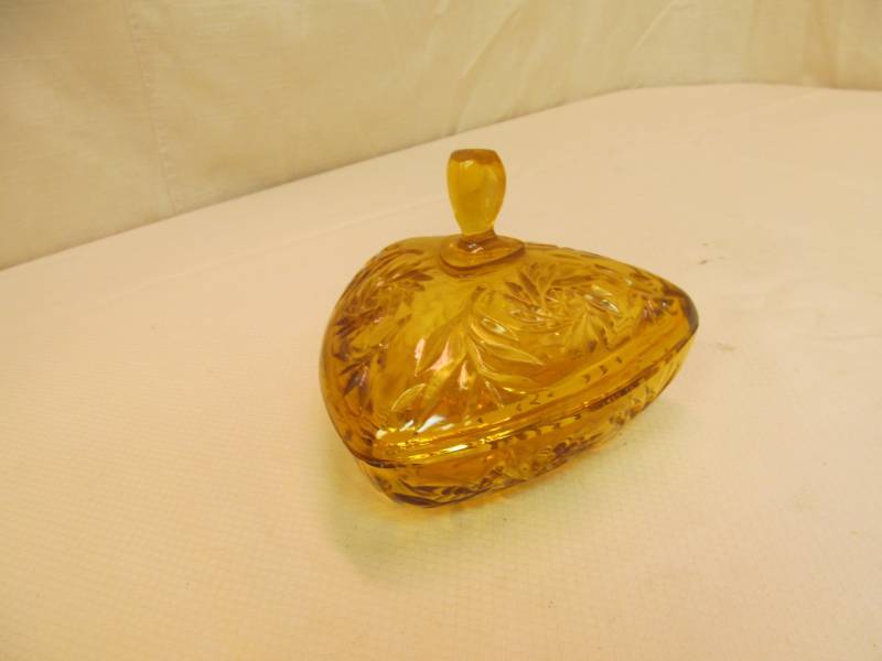 lot 153 image: Vintage Amber Glass Coverd Triangle Dish