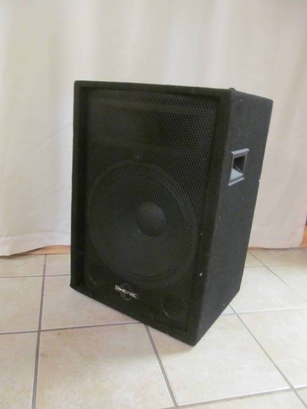 lot 166 image: Phonic Speaker Box