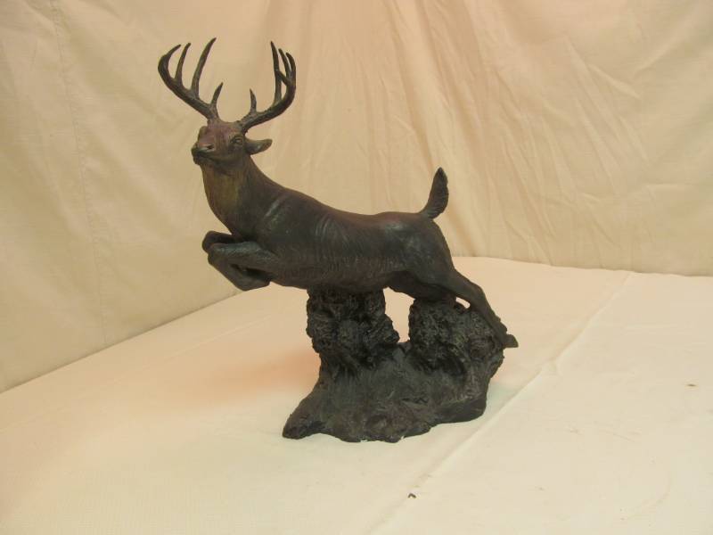 lot 178 image: Whitetail Buck Statue (Metal)
