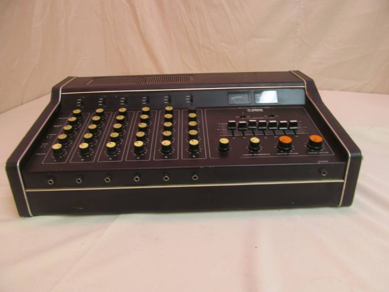 lot 184 image: Yamaha Amplifier