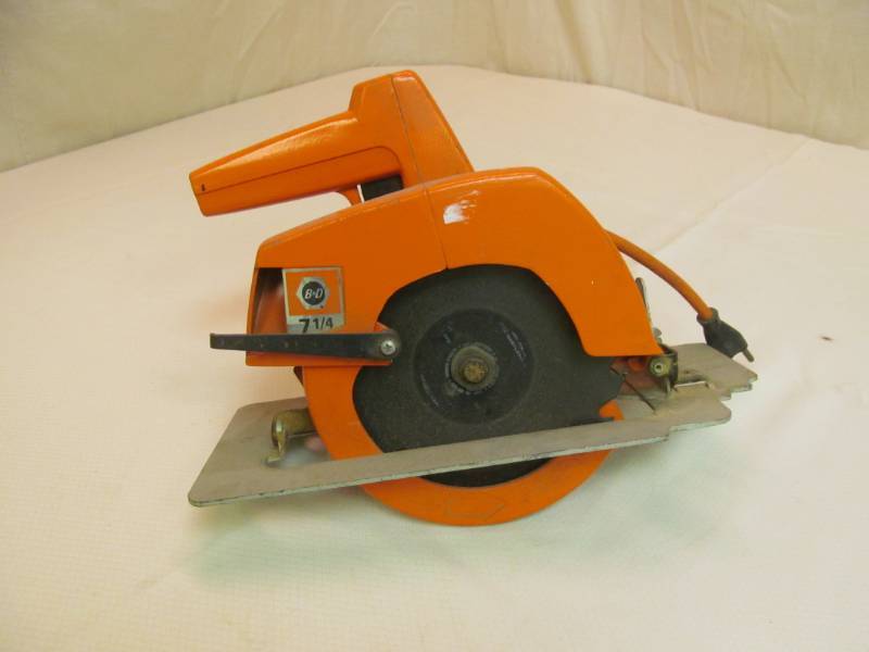 lot 192 image: Black  Decker Circular Saw