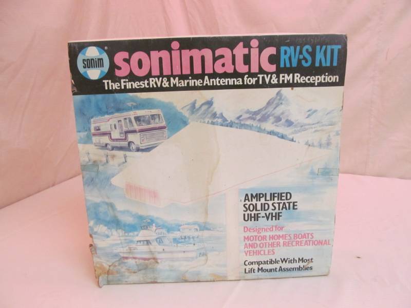 lot 194 image: RVMarine TV-FM Antenna Kit
