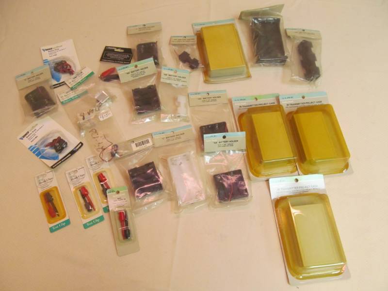 lot 203 image: NIP- Battery Holders, Cases, Battery Snaps, Test Clips