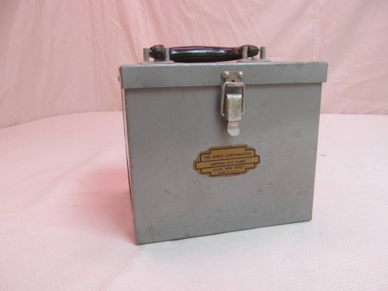 lot 236 image: Vintage Metal Box