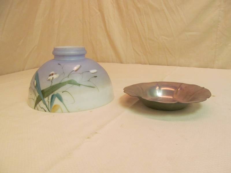 lot 237 image: Vintage hurricane lamp shade, pewter pedal bowl by new Amsterdan Silver Co. #P348()