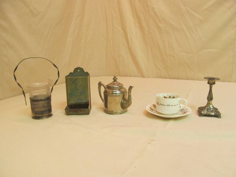 lot 244 image: Vintage Collectibles