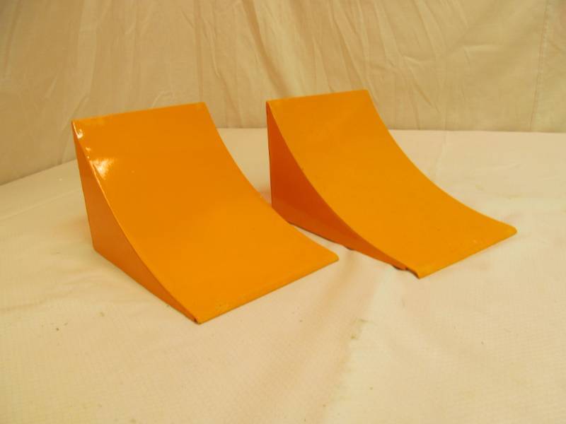 lot 254 image: NIP Heavy duty wheel choks 1 pair