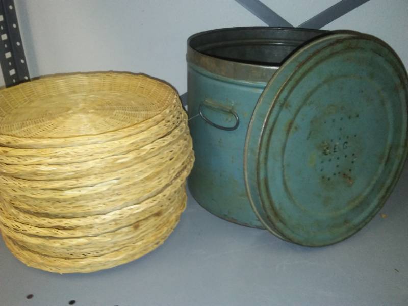 lot 205 image: Large metal can