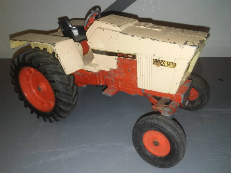 lot 217 image: Case tractor 1270 451 turbo 116 metal