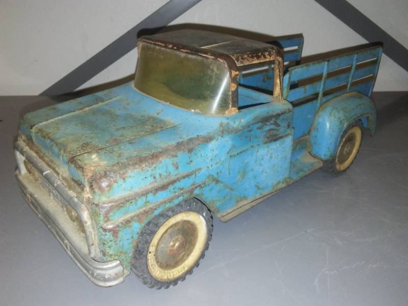 lot 219 image: 1950s Tonka farm truck stake side