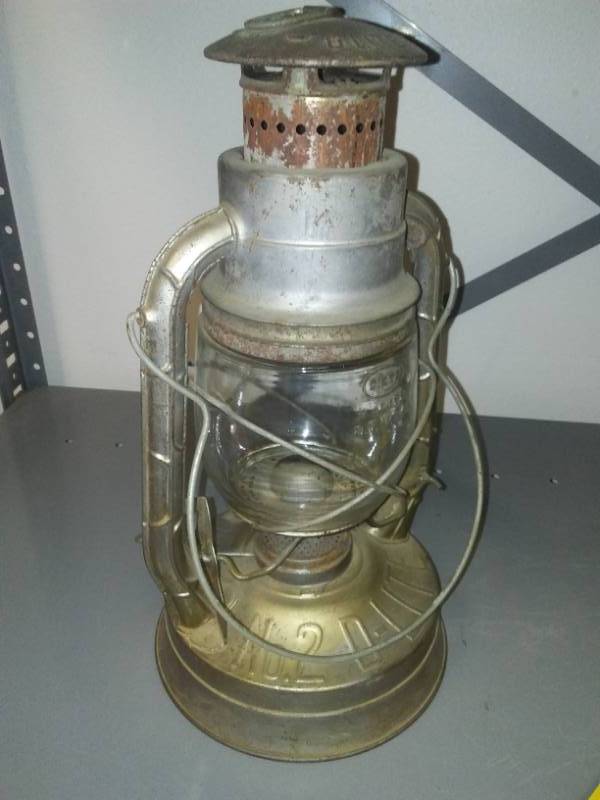 lot 236 image: Dietz No. 2 D - lite, matching Globe NY USA - very good.