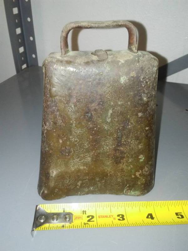 lot 237 image: Regular size cowbell, brass - nice - Great Sound.