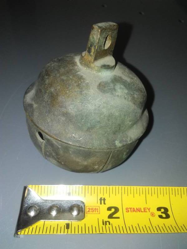 lot 239 image: Round 2.5 inch ball bell with ball.