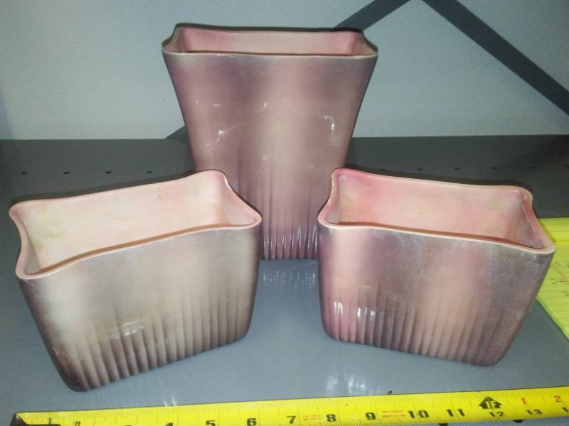 lot 251 image: Buffet set Pottery three vases.