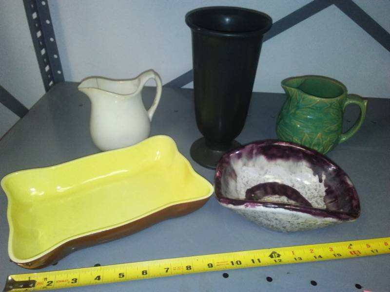 lot 252 image: Haegar black vase, California and more pottery.
