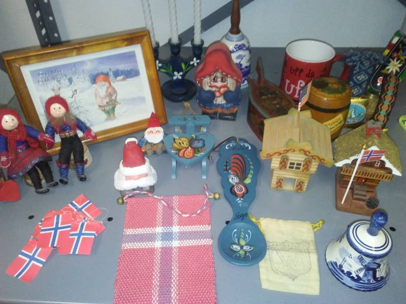 lot 254 image: Norwegian Heritage handmade and memorabilia.