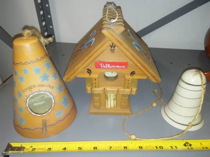 lot 262 image: Bird houses - 2, Bell wind chime - new.