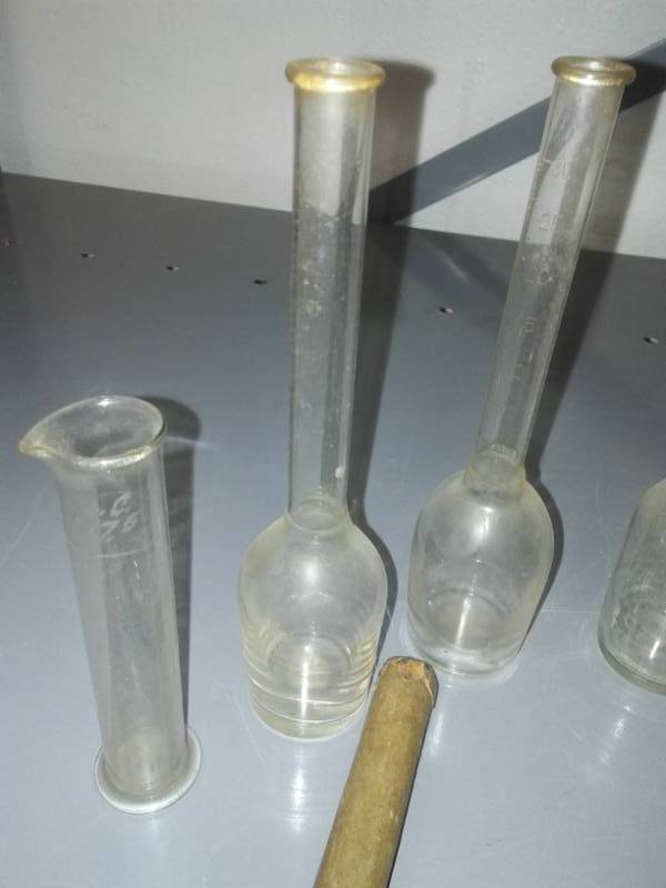 lot 264 image: Vintage chemistry flasks pipettes - funnel.