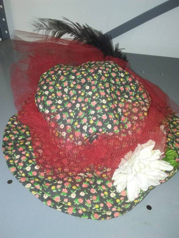 lot 266 image: Vintage womens hat