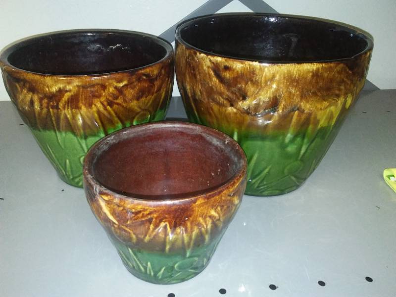 lot 271 image: Roseville, 3 pots