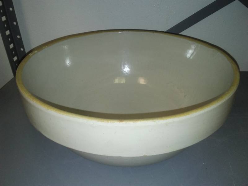lot 272 image: Red Wing 2- mixing bowls,