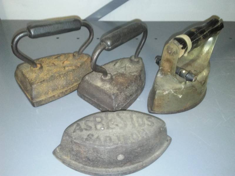 lot 274 image: 4 SAD irons.