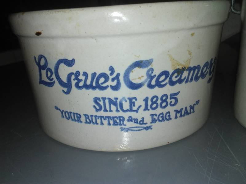lot 275 image: 4 total Le grues Creamery Kaukauna Klub (circa 1933), Kerr mason jar, automobile glass.
