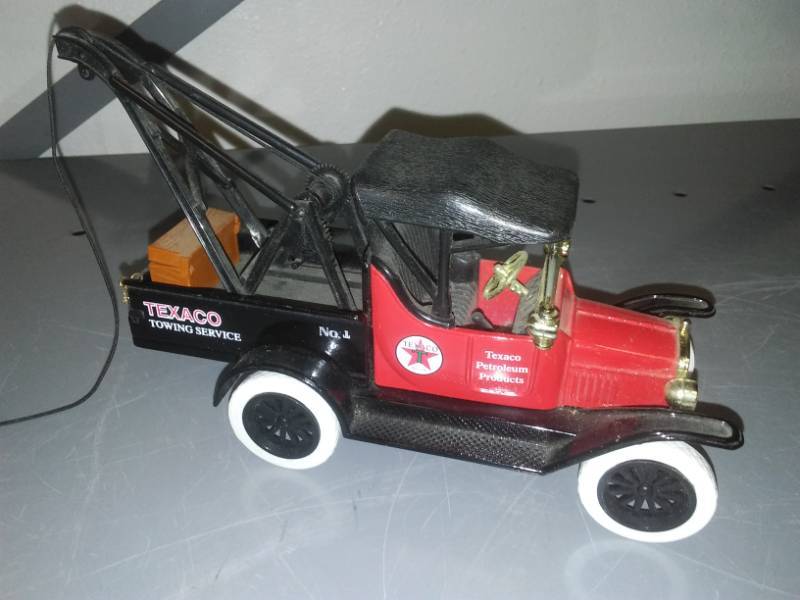 lot 279 image: Texaco petroleum diecast Ford truck wrecker