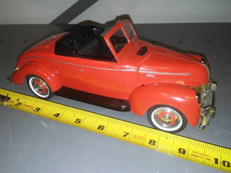lot 283 image: 1940 Ford 2-door convertible