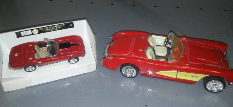 lot 289 image: 2 Chevrolet Corvette - 1957