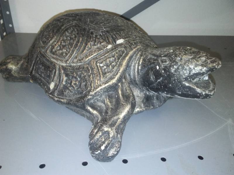lot 291 image: Indoor outdoor turtle, 14.5 x 11 x 5.5. Heavy