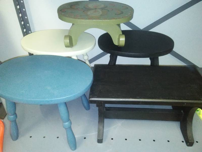 lot 294 image: 5 small stools