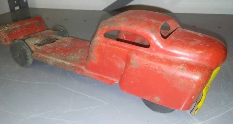 lot 301 image: Vintage 1940s metal truck, wood Wheels, a great find.