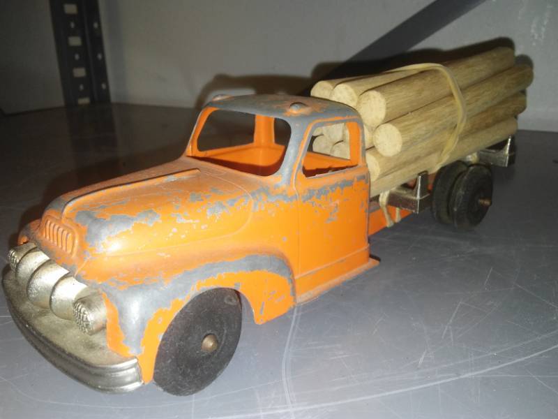 lot 303 image: Vintage Hubley logging truck with logs kiddie rubber Wheels.