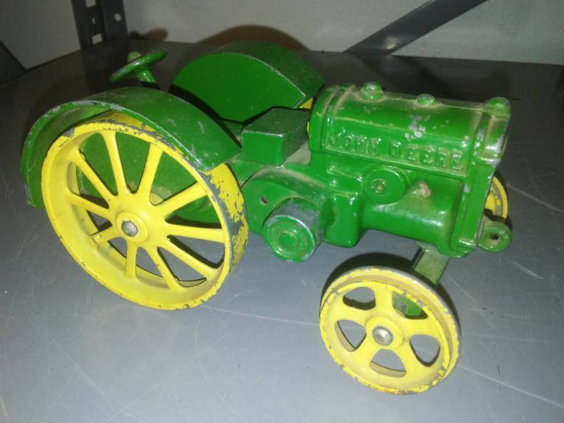 lot 309 image: John Deere steel wheel tractor, 6.5 in.