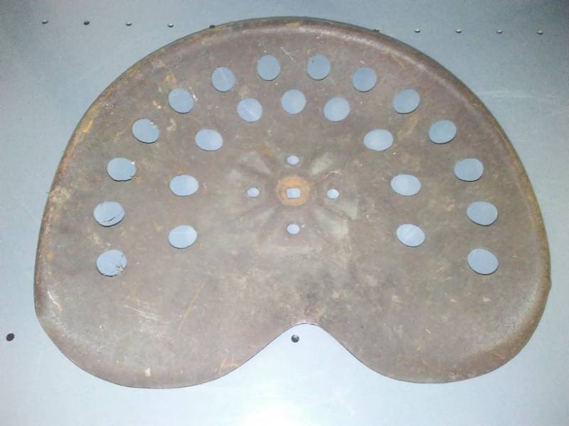 lot 312 image: Metal tractor seat