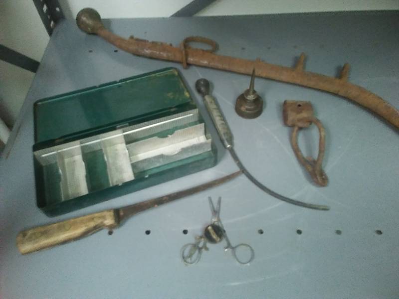 lot 319 image: Vintage man stuff.