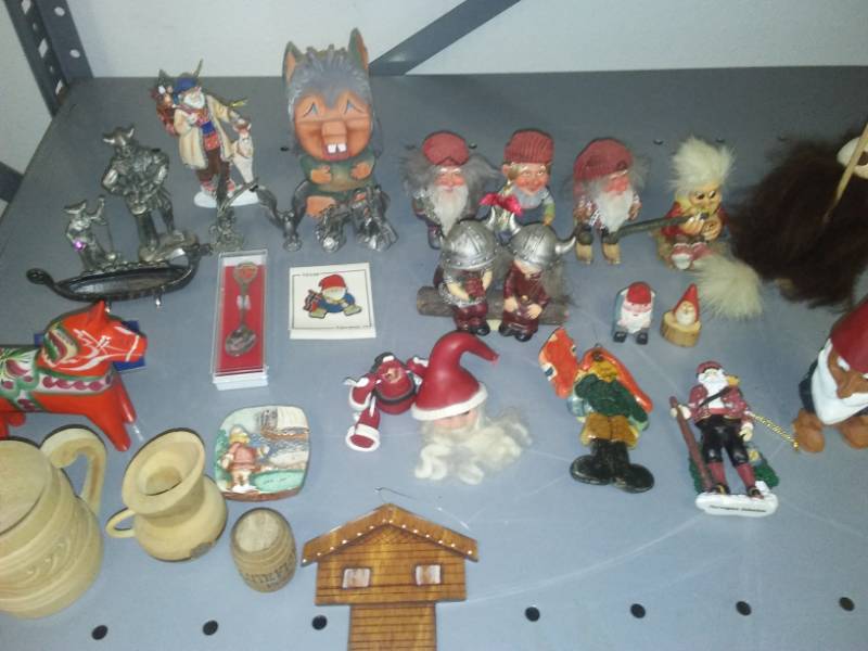 lot 324 image: Norwegian themed statues, figurines, collectibles