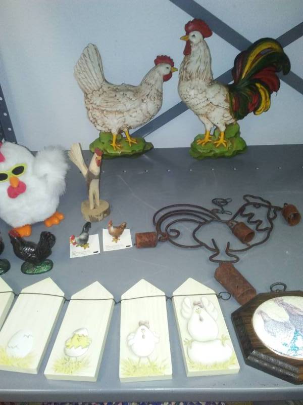 lot 327 image: Chickens and roosters.