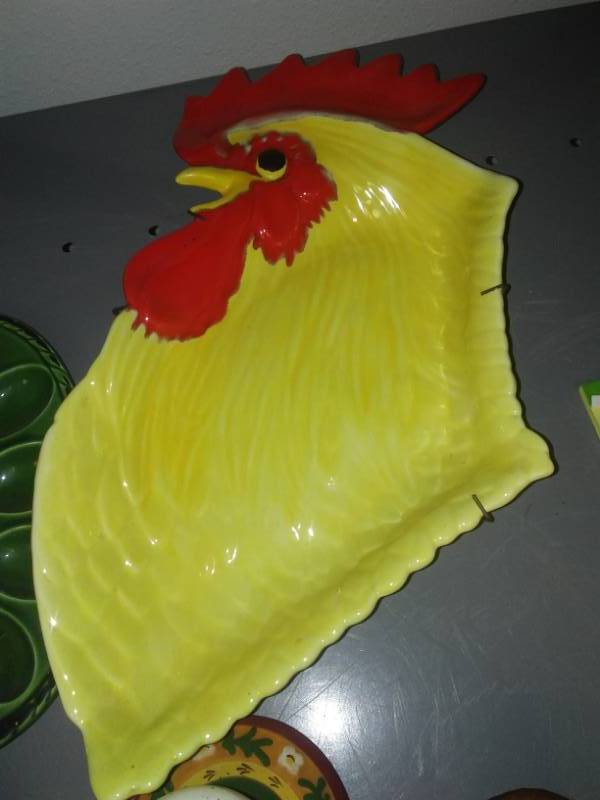 lot 330 image: chickens and roosters - 13, platters and more.
