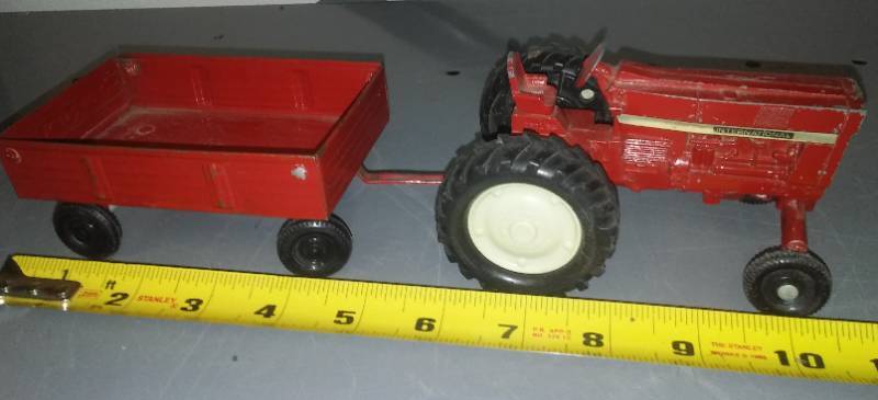 lot 338 image: International tractor and trailer - metal.