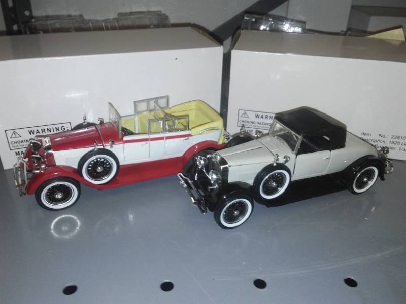 lot 351 image: 1928 Lincoln Roadster, 1928 Lincoln Dietrich limousine COA.