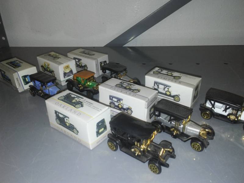 lot 352 image: 6 tiny collectible metal cars with boxes